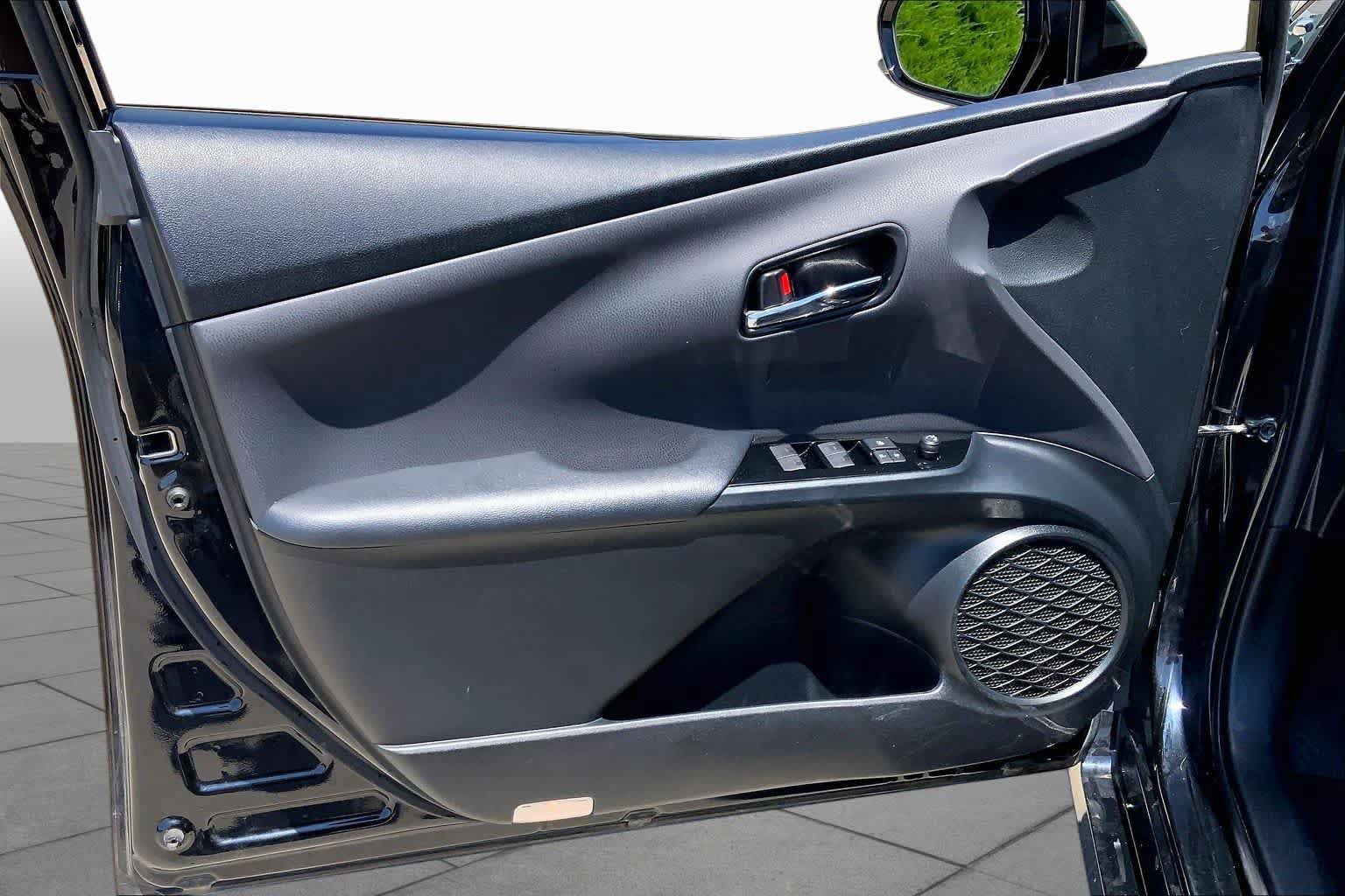 Used 2020 Toyota Prius LE FWD image 20