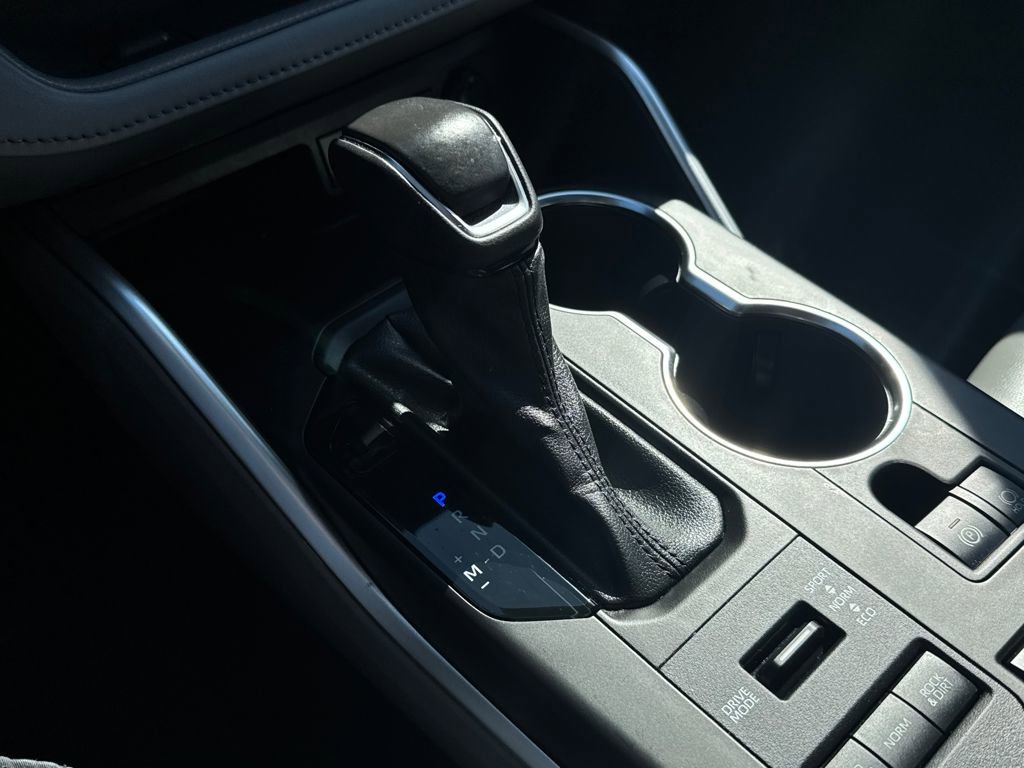 Used 2022 Toyota Highlander XLE image 27