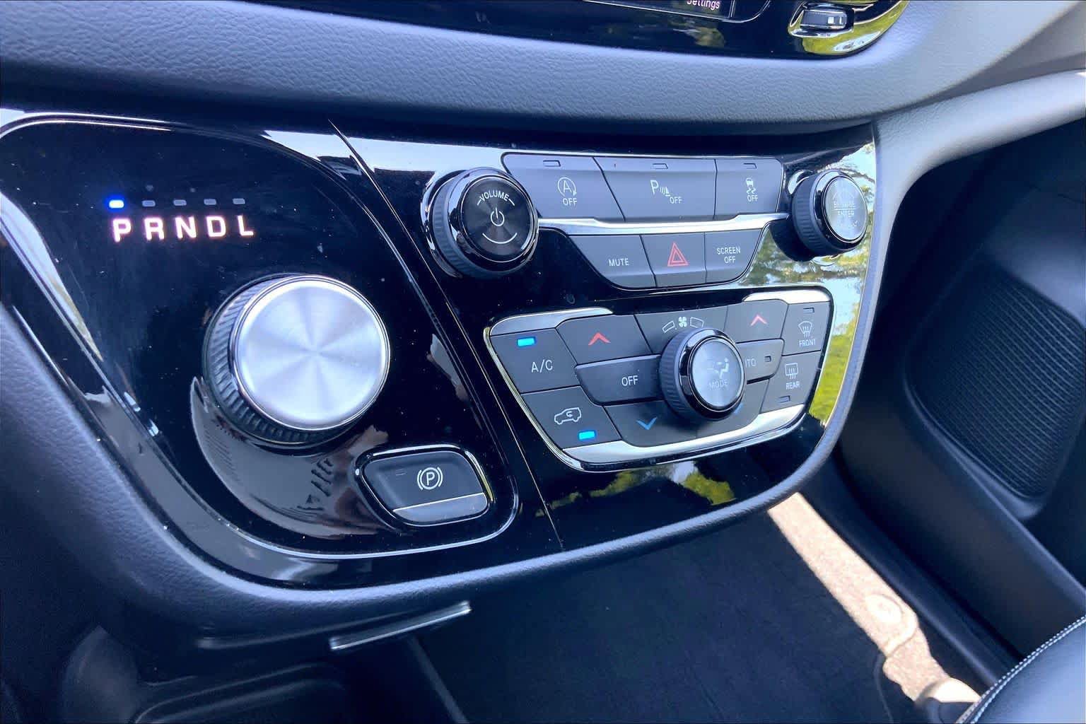 Used 2019 Chrysler Pacifica Touring Plus w/ S Appearance Package FWD image 31