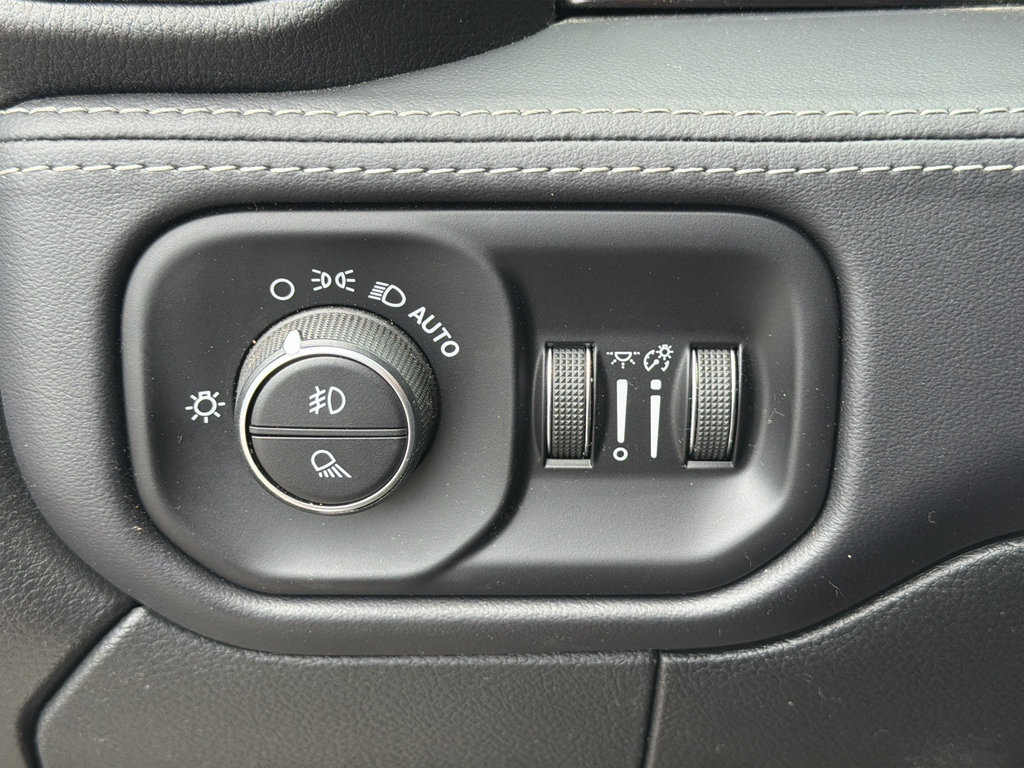Used 2023 RAM 2500 Limited AWD/4WD image 11
