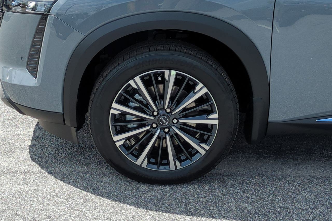 New 2026 Nissan Pathfinder Platinum FWD image 11