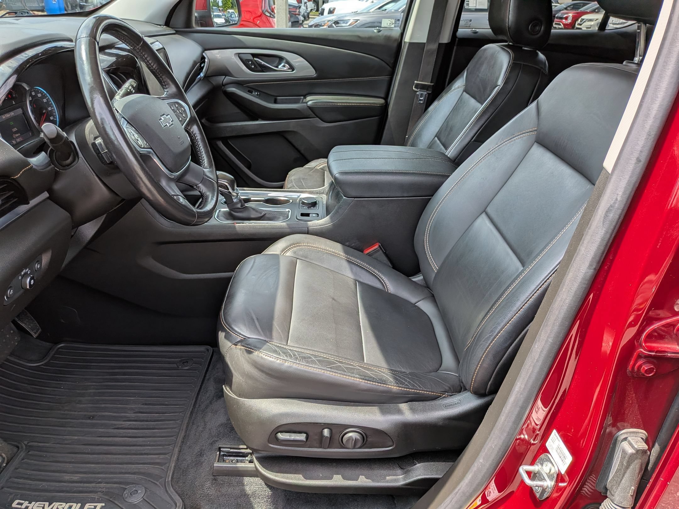Used 2021 Chevrolet Traverse RS FWD image 15