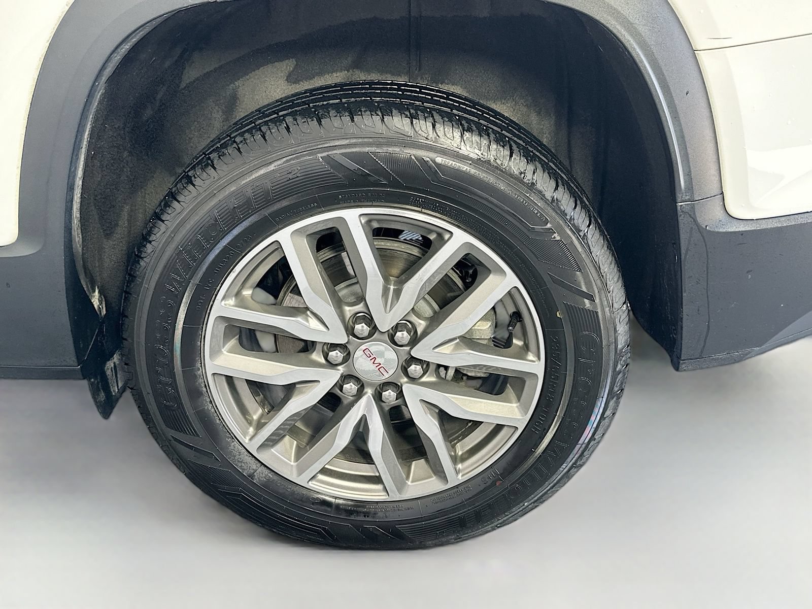 Used 2019 GMC Acadia SLE FWD image 32