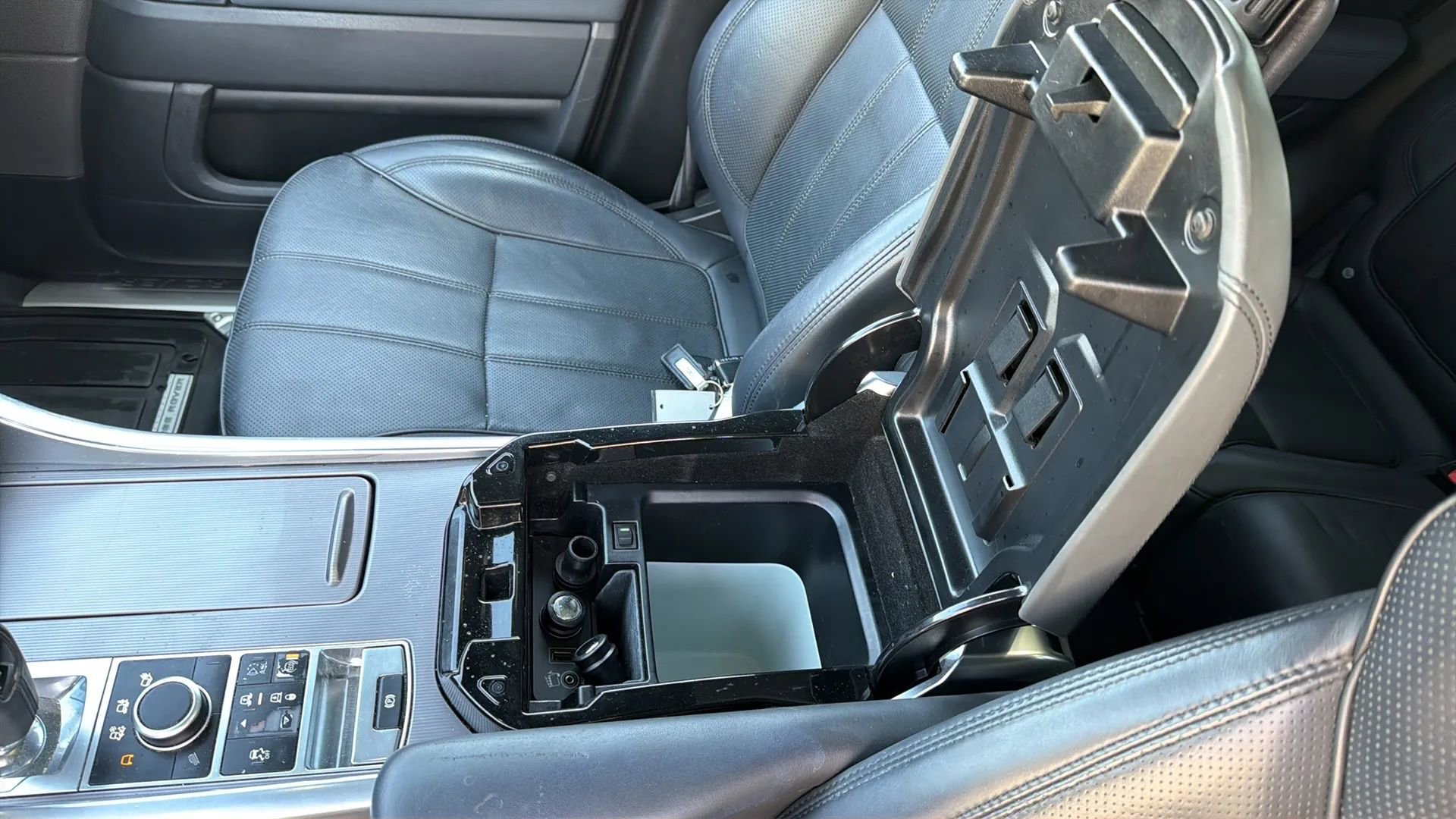 Used 2014 Land Rover Range Rover Sport HSE image 25