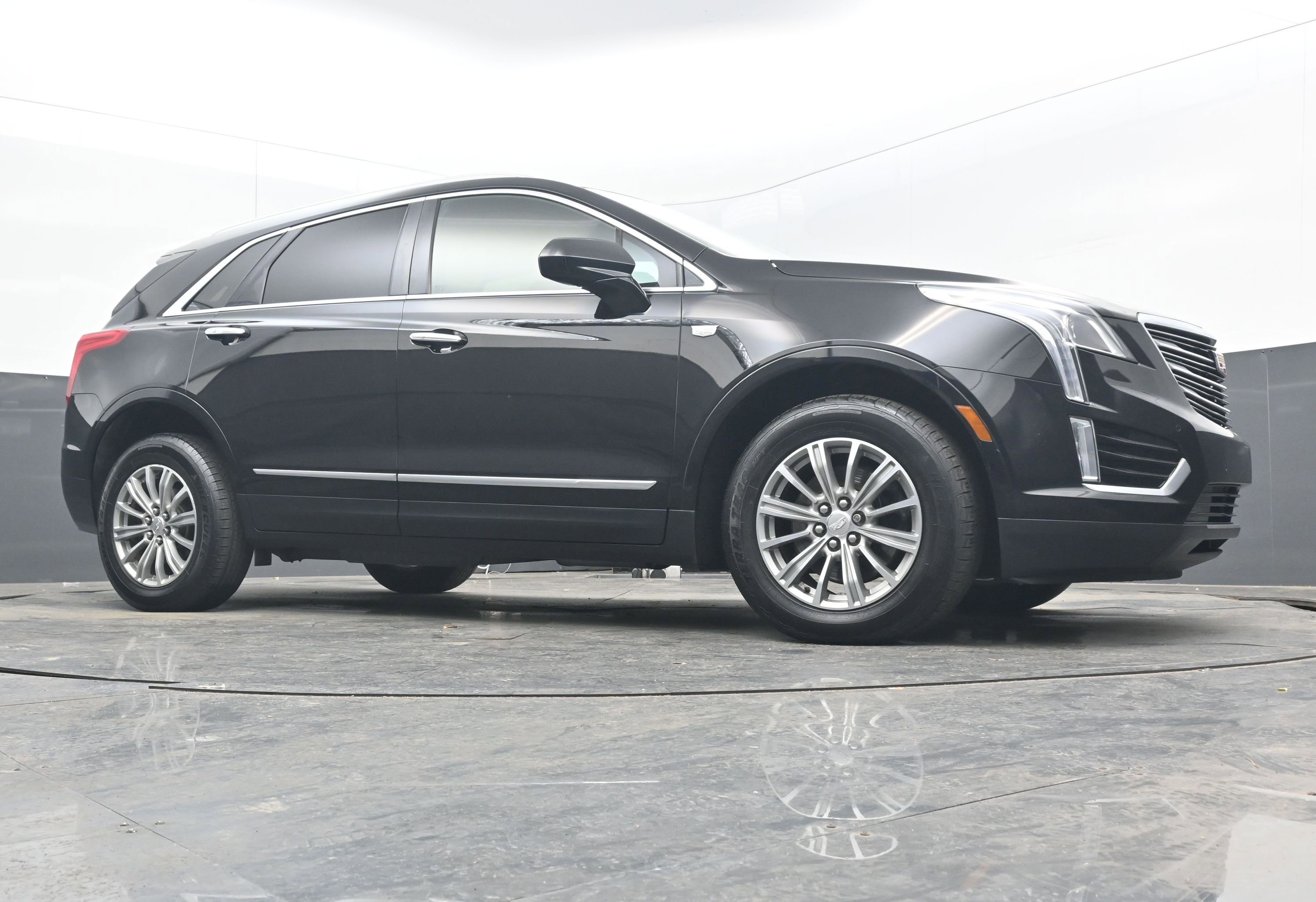 Used 2018 Cadillac XT5 Luxury w/ Driver Awareness Package image 21