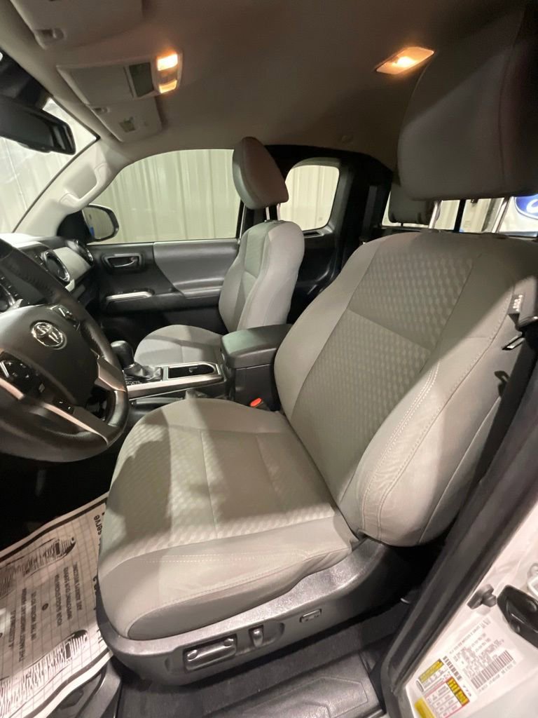 Used 2022 Toyota Tacoma SR5 AWD/4WD image 10