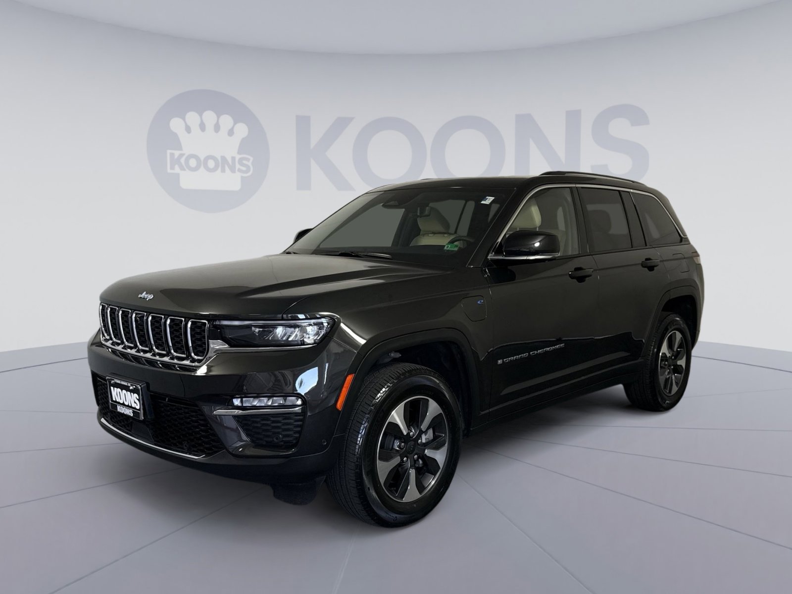 Used 2023 Jeep Grand Cherokee 4WD 4xe w/ Luxury Tech Group II image 1