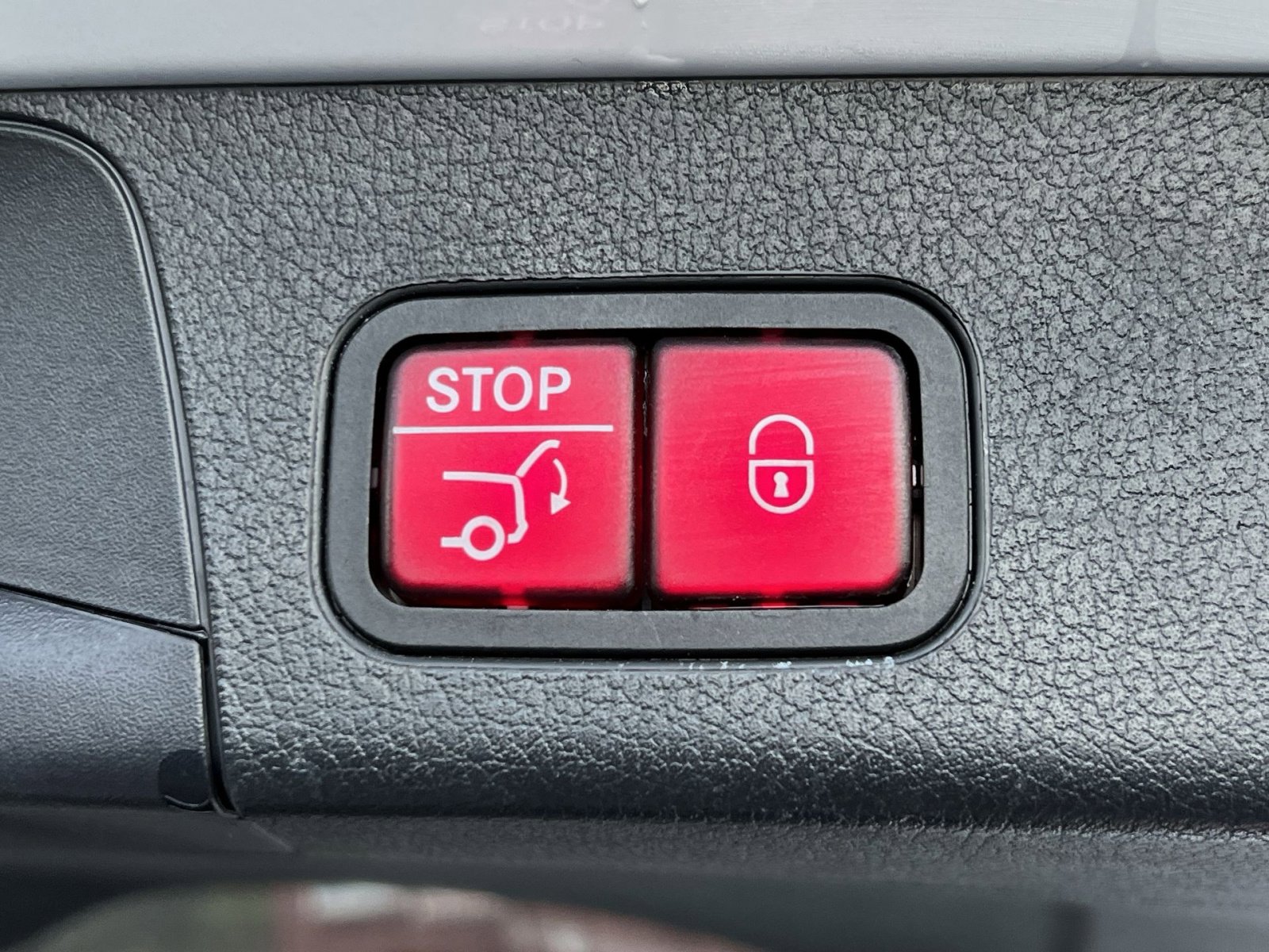 Certified 2021 Mercedes-Benz GLB 250 4MATIC image 25