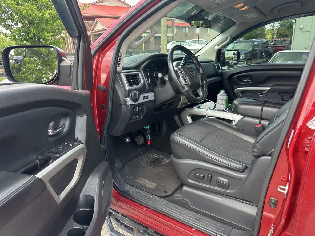 Used 2019 Nissan Titan PRO-4X AWD/4WD image 6
