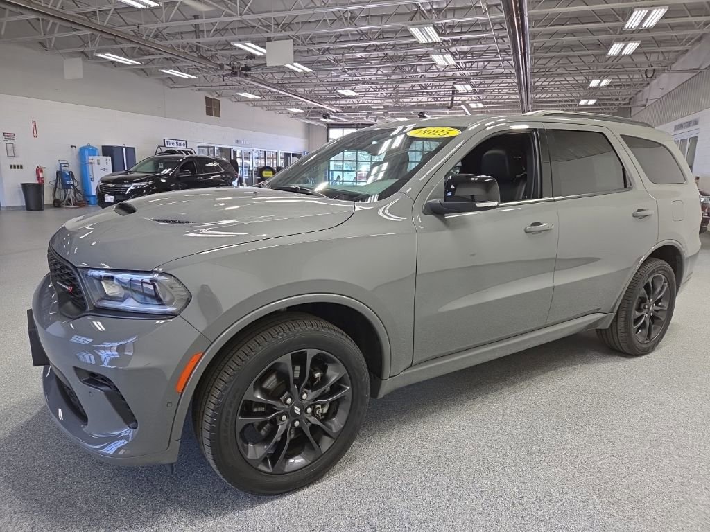Used 2025 Dodge Durango GT AWD/4WD image 3