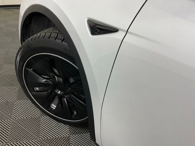 Used 2021 Tesla Model Y Long Range AWD/4WD image 32