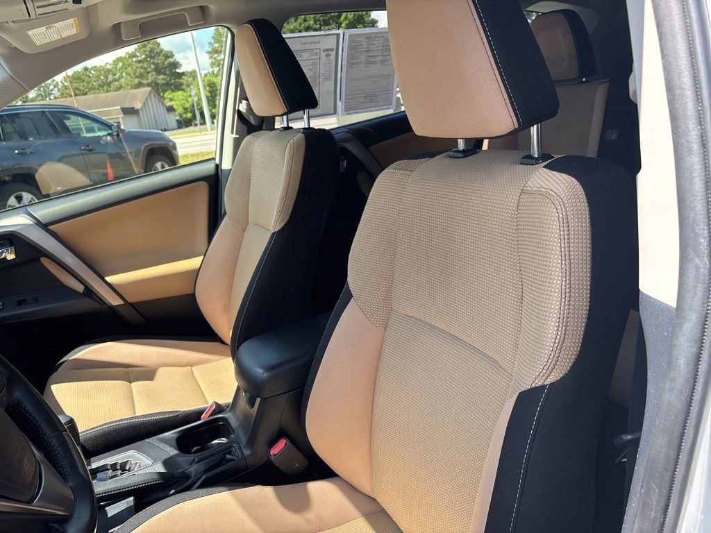 Used 2018 Toyota RAV4 XLE AWD/4WD image 14