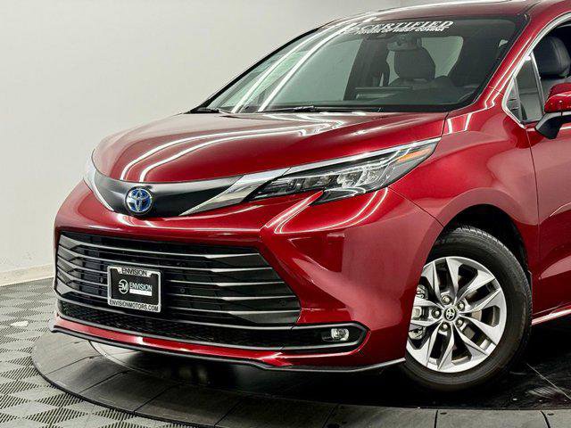 Certified 2025 Toyota Sienna XLE video 3