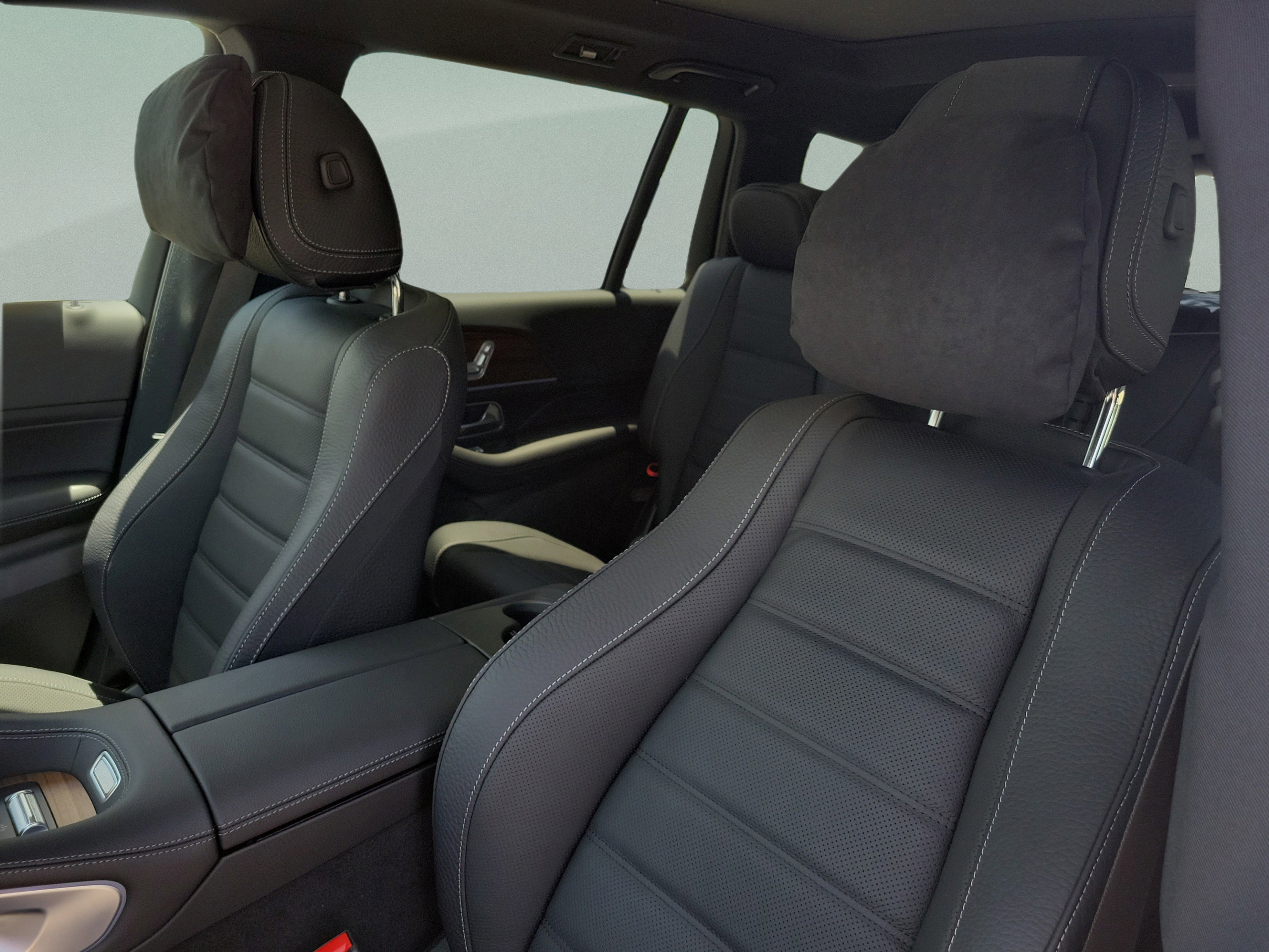 New 2026 Mercedes-Benz GLS 450 4MATIC image 18