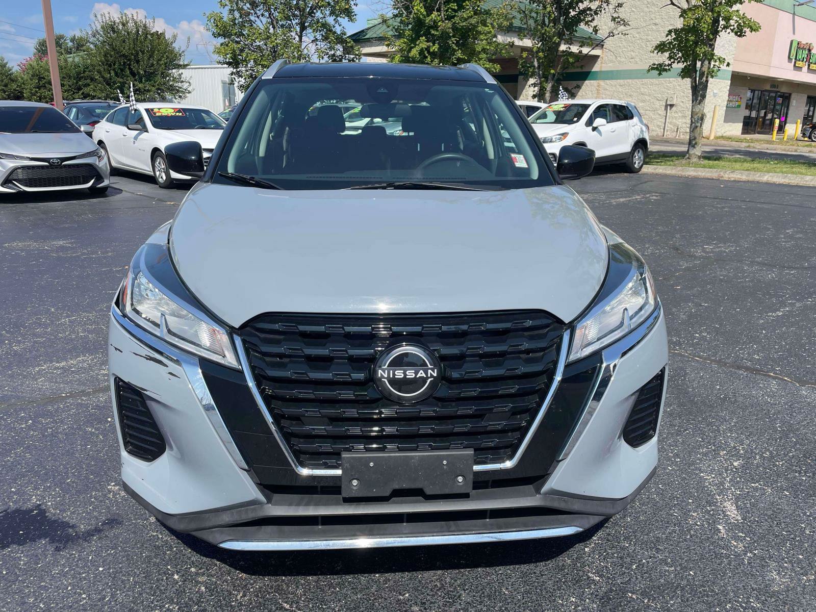 Used 2023 Nissan Kicks SV FWD image 2