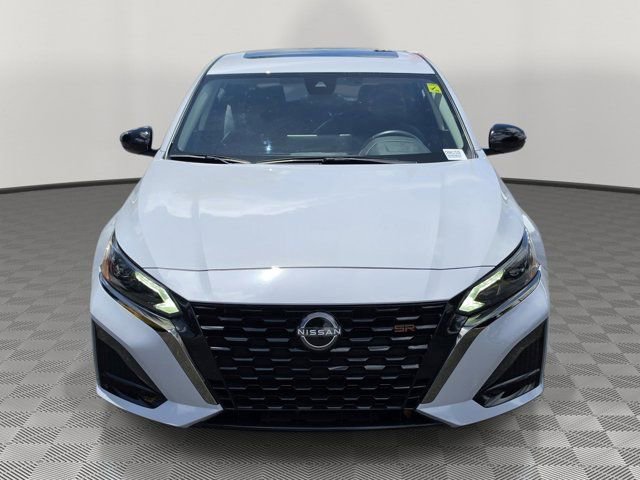Used 2024 Nissan Altima 2.5 SR w/ SR Premium Package FWD image 2