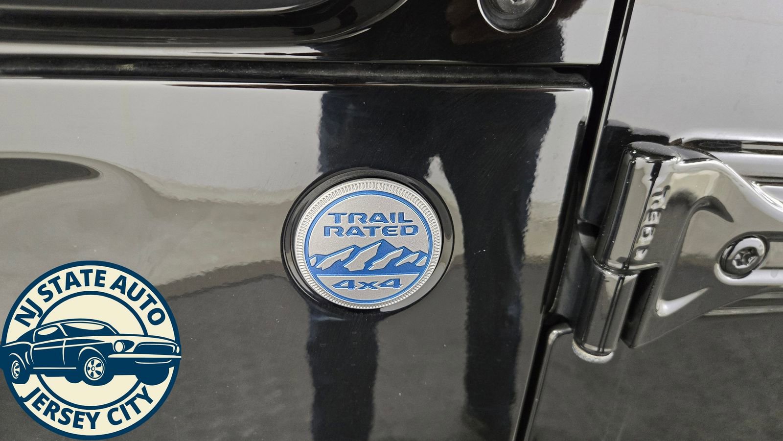 Used 2024 Jeep Wrangler Unlimited Sahara w/ Technology Group image 28