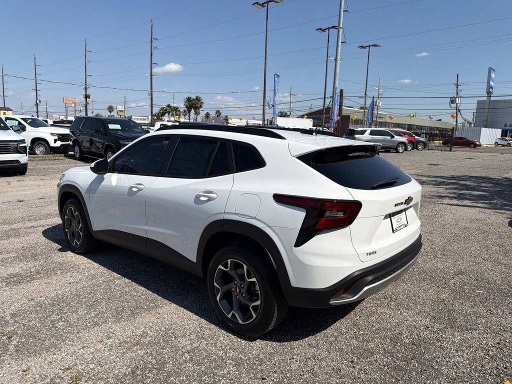 New 2026 Chevrolet Trax LT w/ LT Convenience Package FWD image 6