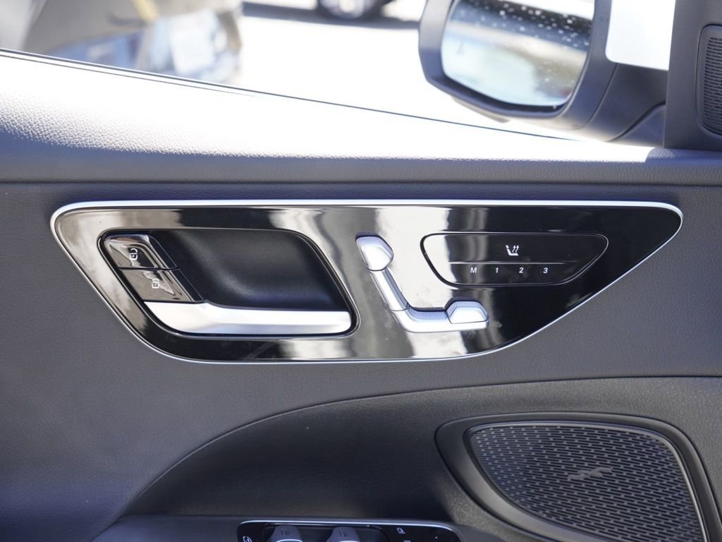 Used 2023 Mercedes-Benz C 300 Sedan image 8