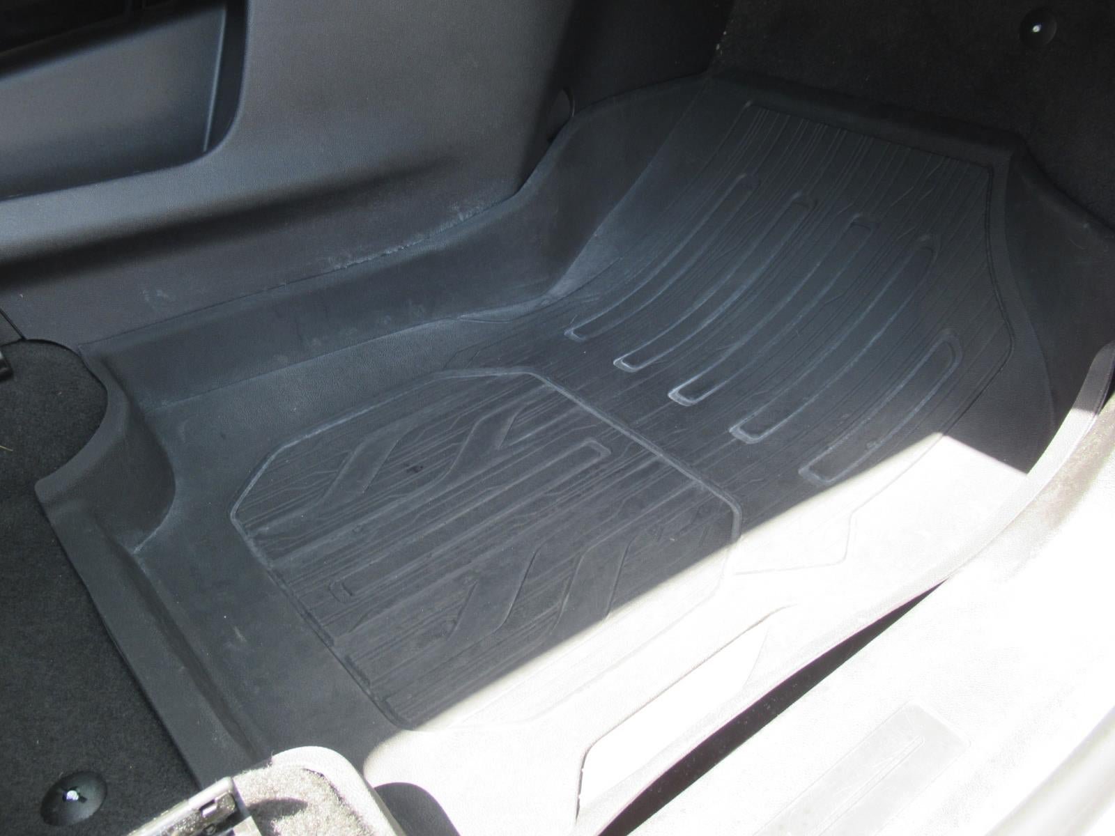 Used 2024 GMC Terrain SLT w/ Tech Package FWD image 30