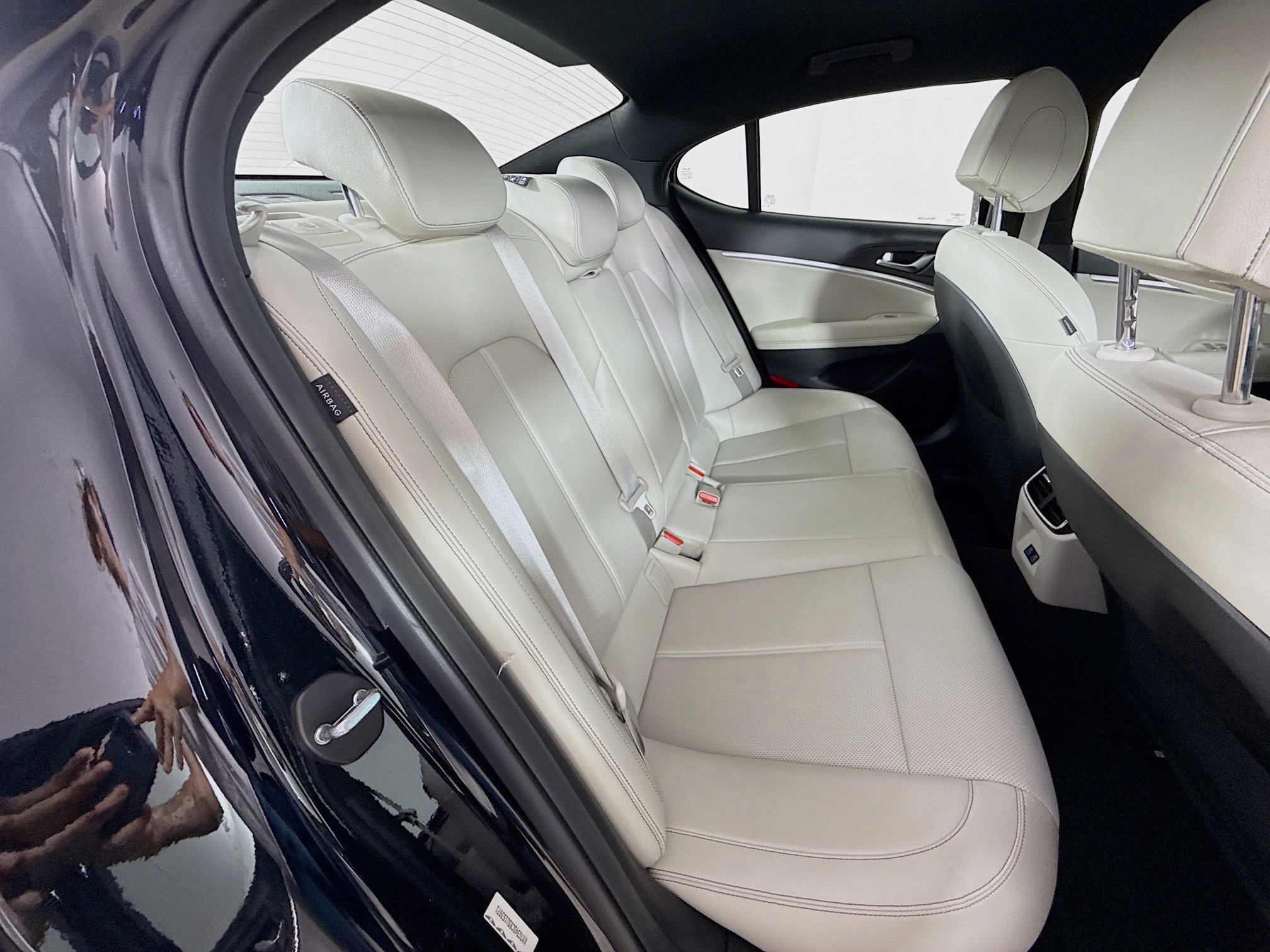 Used 2025 Genesis G70 2.5T RWD image 34