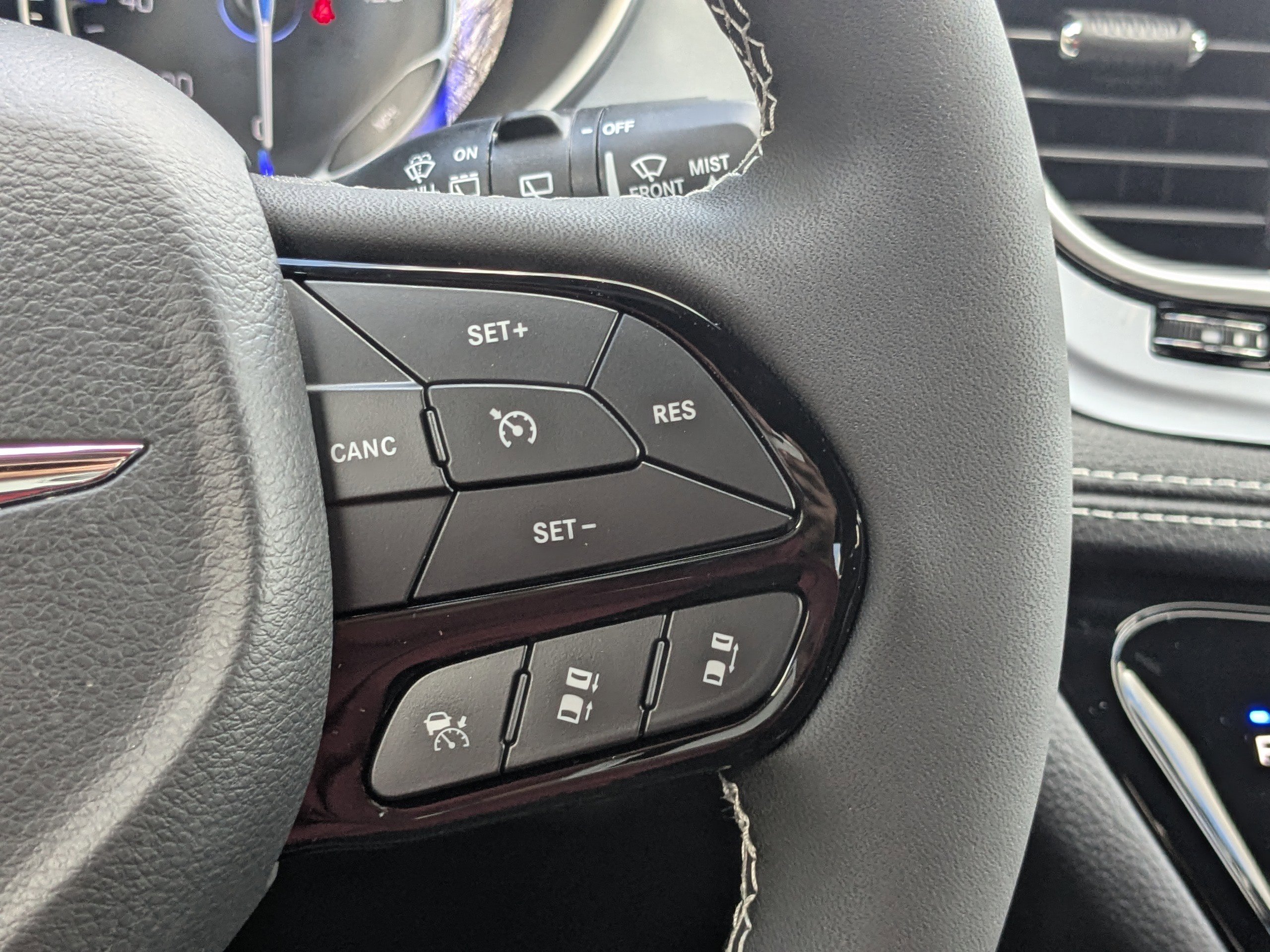 New 2026 Chrysler Pacifica Limited image 26