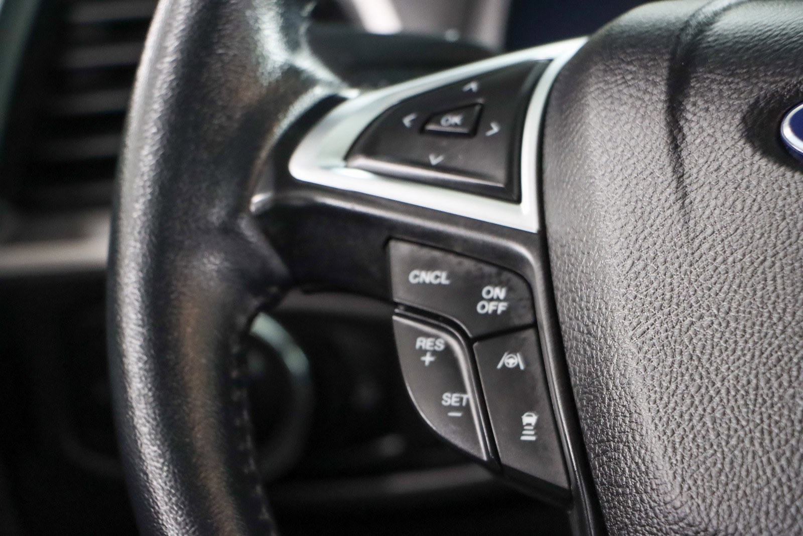 Used 2024 Ford Edge SEL image 13