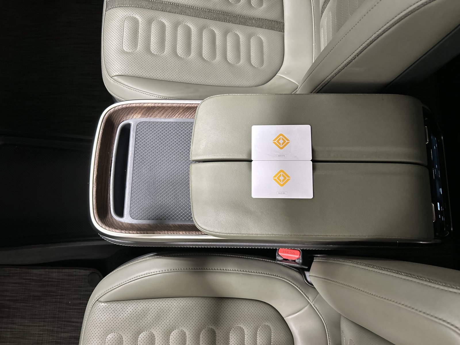 Used 2023 Rivian R1S Adventure image 31