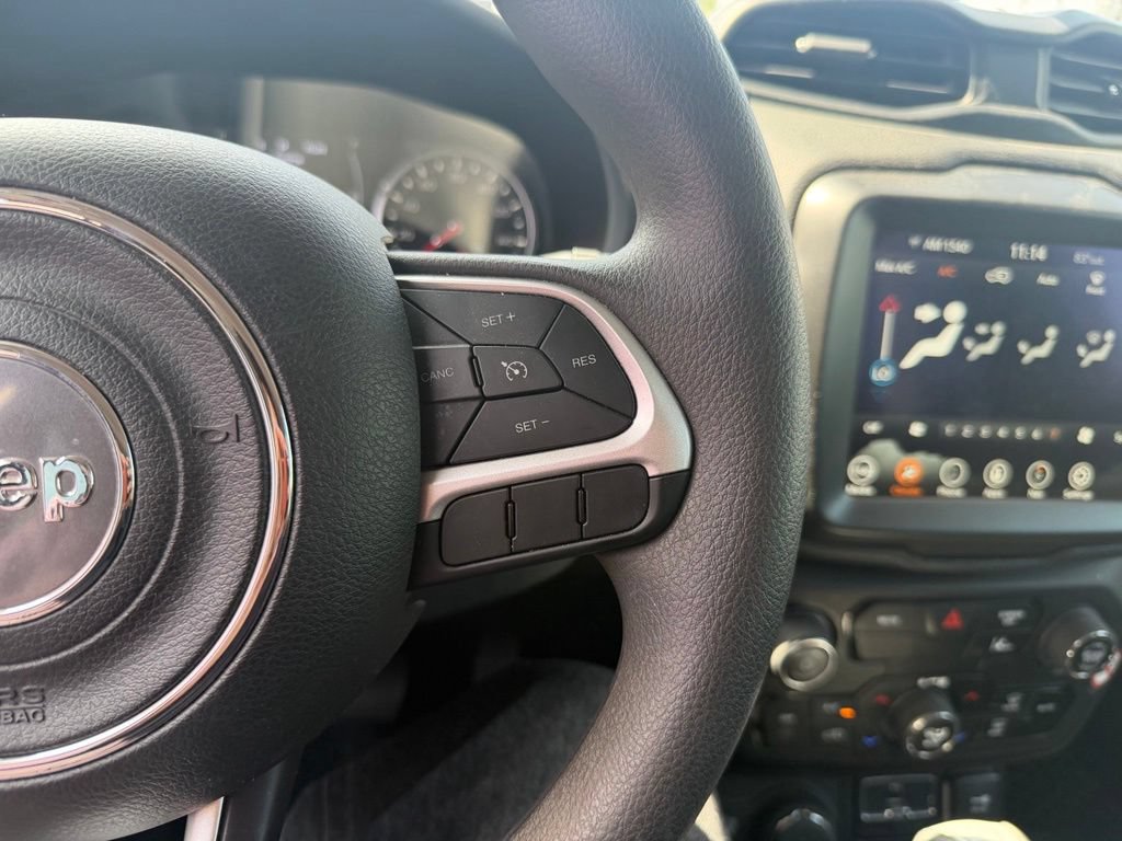 Used 2023 Jeep Renegade Latitude AWD/4WD image 6