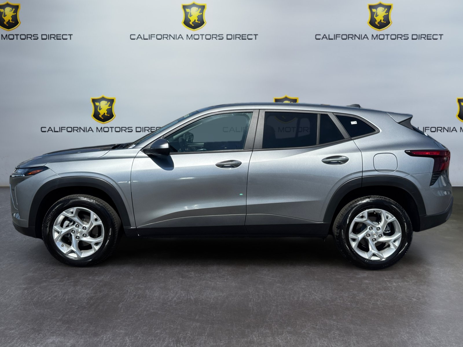 Used 2025 Chevrolet Trax LS w/ LS Convenience Package FWD image 2