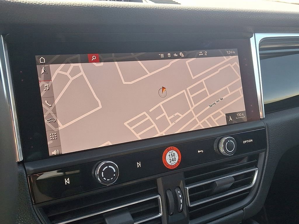 Certified 2025 Porsche Macan image 18