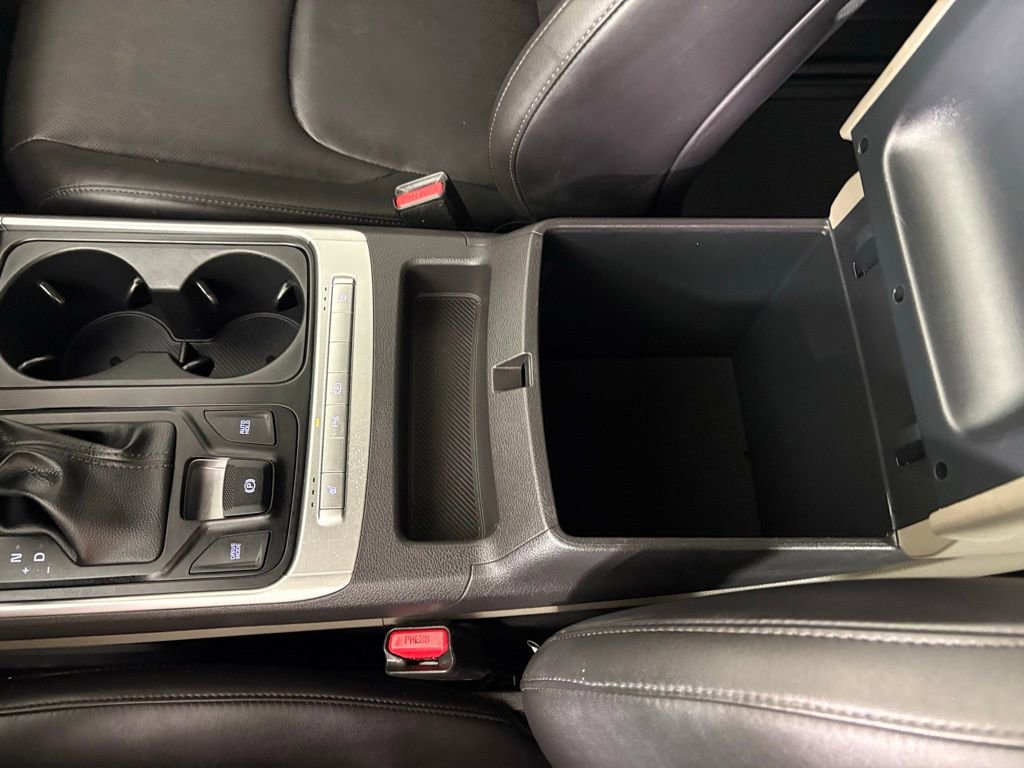 Used 2025 Kia Carnival image 32
