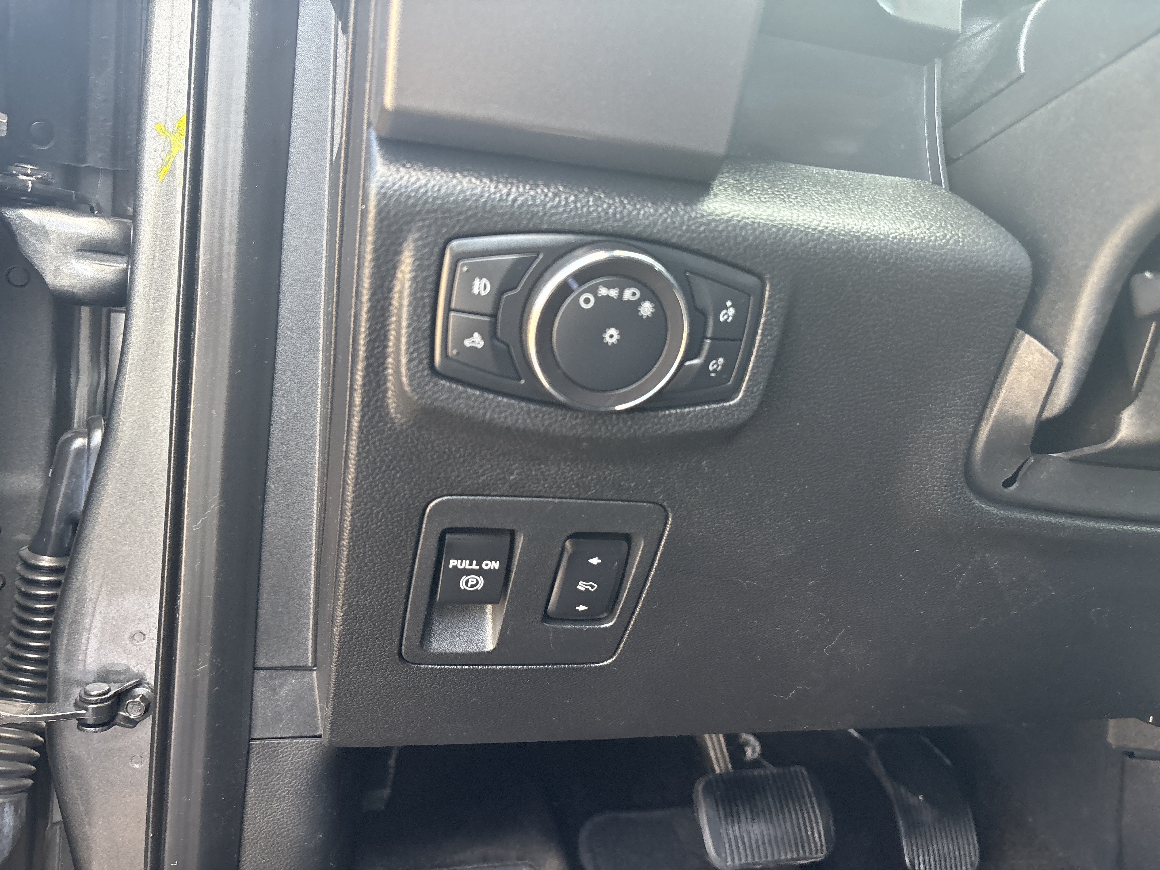 Used 2018 Ford F150 XLT w/ Equipment Group 302A Luxury AWD/4WD image 8