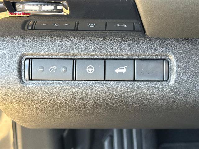 Certified 2025 Nissan Pathfinder SV FWD image 19
