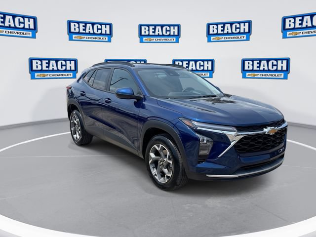 Used 2024 Chevrolet Trax LT w/ LT Convenience Package FWD image 2