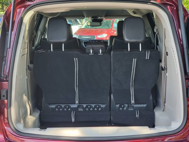 Used 2023 Chrysler Pacifica Touring-L FWD image 23