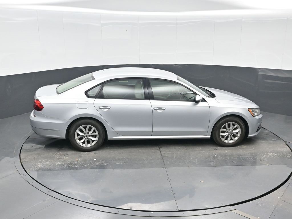 Used 2018 Volkswagen Passat 2.0T S image 22