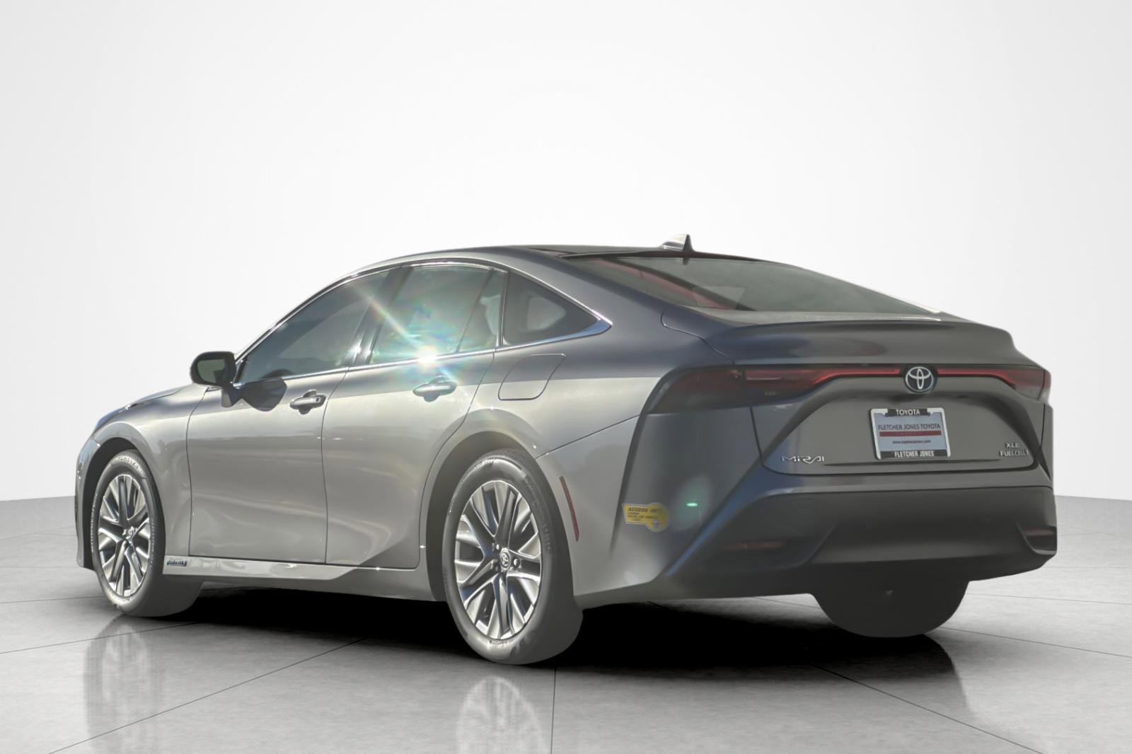 Used 2022 Toyota Mirai XLE w/ Advanced Technology Package image 3