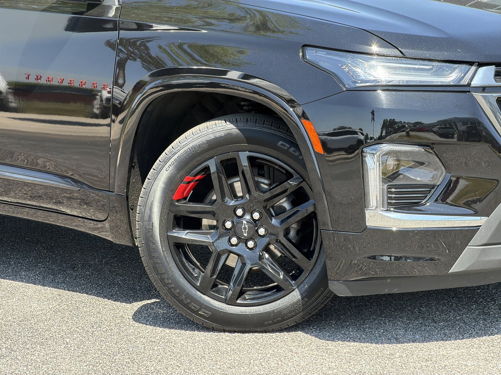 Used 2023 Chevrolet Traverse Premier w/ Redline Edition AWD/4WD image 3