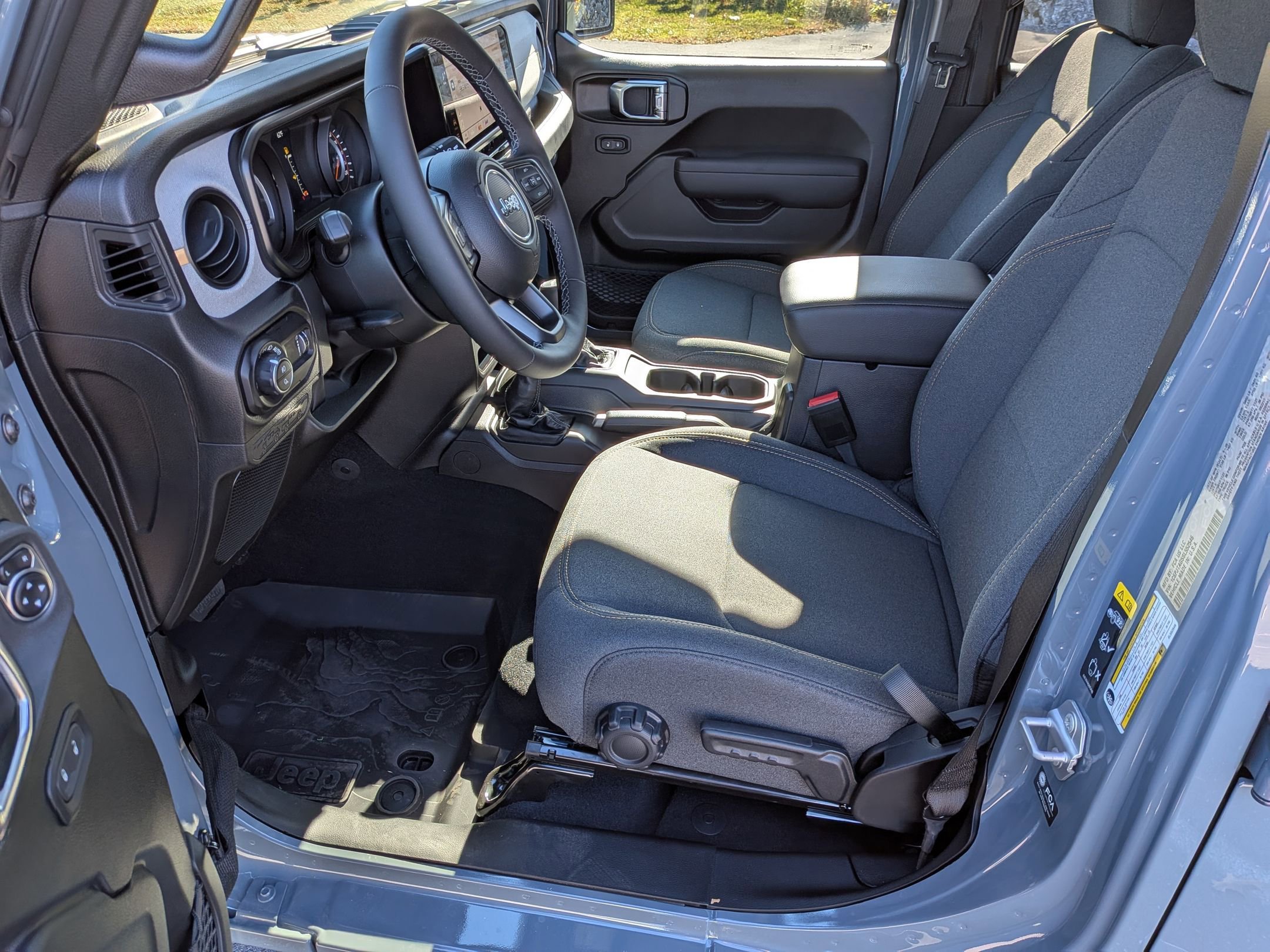 New 2025 Jeep Gladiator Sport image 10