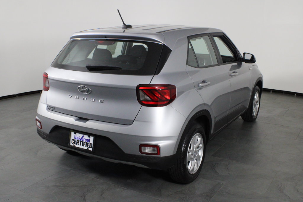 Certified 2025 Hyundai Venue SE FWD image 4