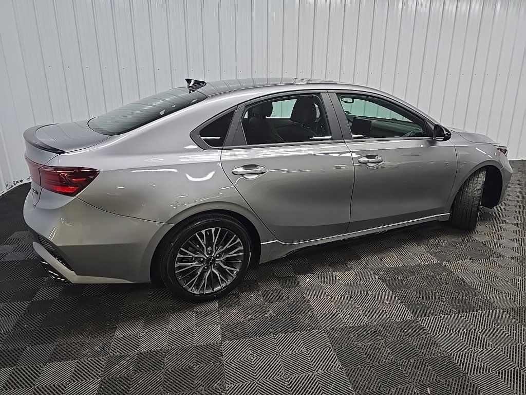 Used 2024 Kia Forte GT-Line w/ GT-Line Premium Package FWD image 3