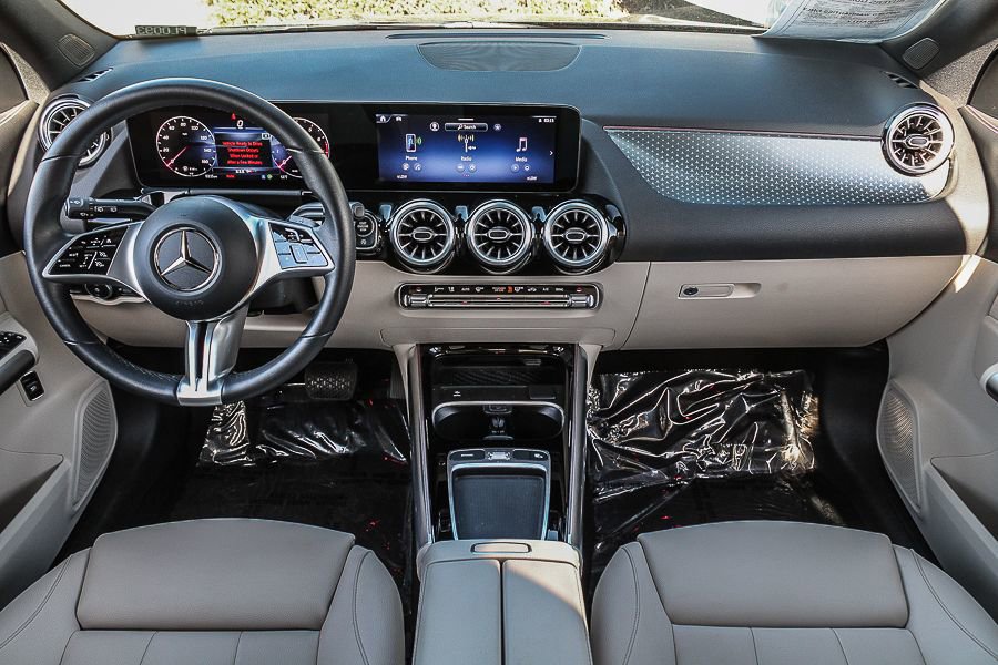 Used 2025 Mercedes-Benz GLA 250 4MATIC image 13