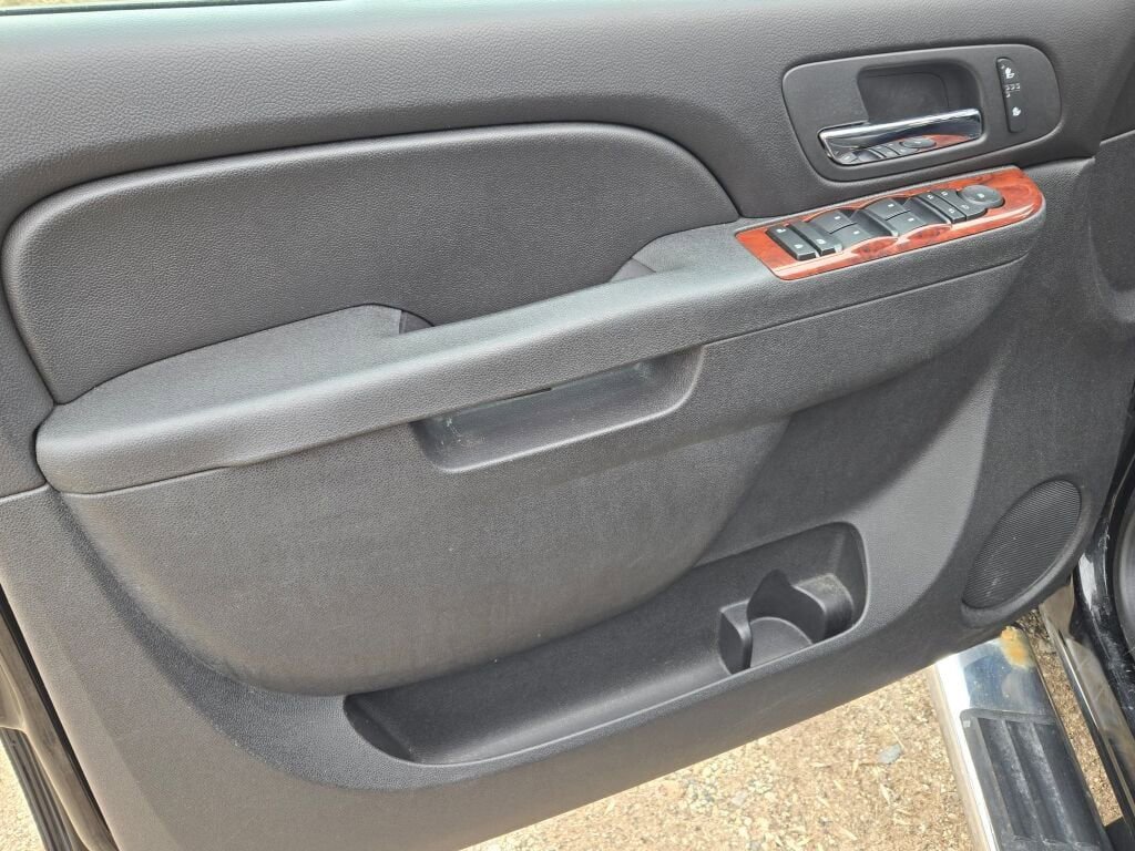 Used 2013 Chevrolet Avalanche LT w/ All-Star Edition image 19