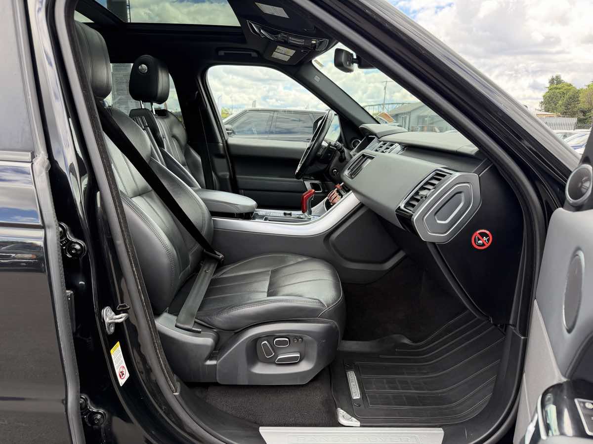 Used 2014 Land Rover Range Rover Sport Supercharged AWD/4WD image 13