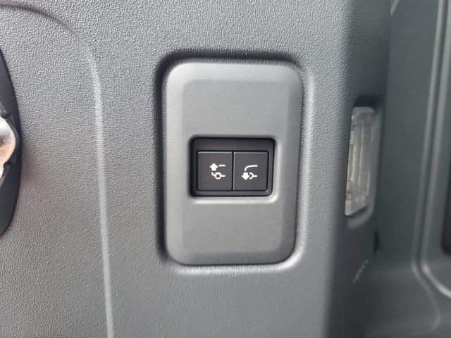 Used 2023 Land Rover Defender 110 SE AWD/4WD image 31