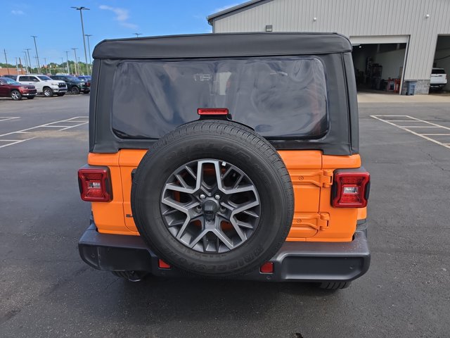 Used 2025 Jeep Wrangler Unlimited Sahara w/ Safety Group AWD/4WD image 4