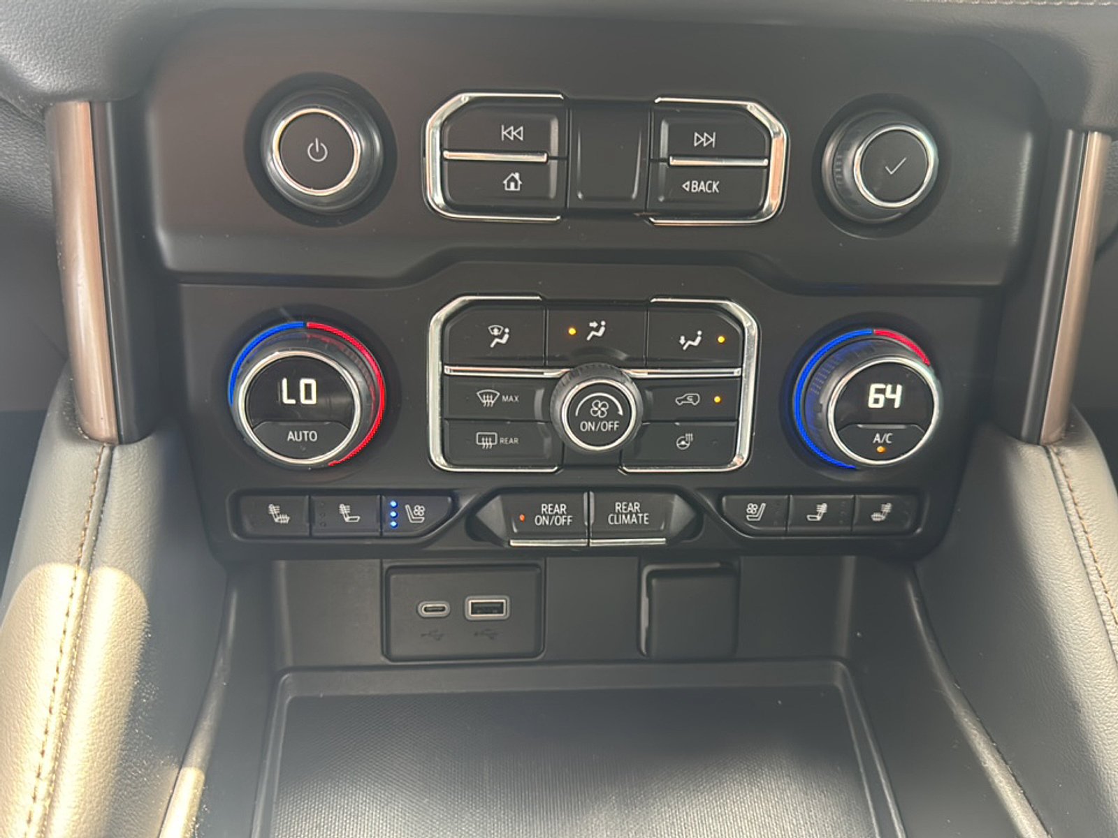Used 2024 Chevrolet Tahoe High Country w/ Advanced Technology Package AWD/4WD image 42