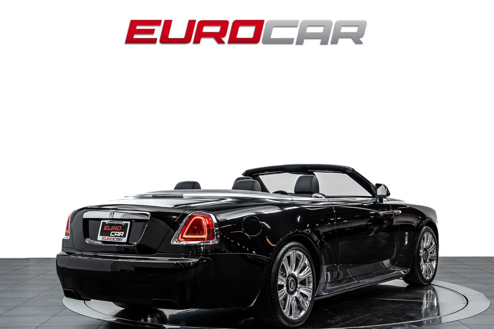 Used 2017 Rolls-Royce Dawn RWD image 6