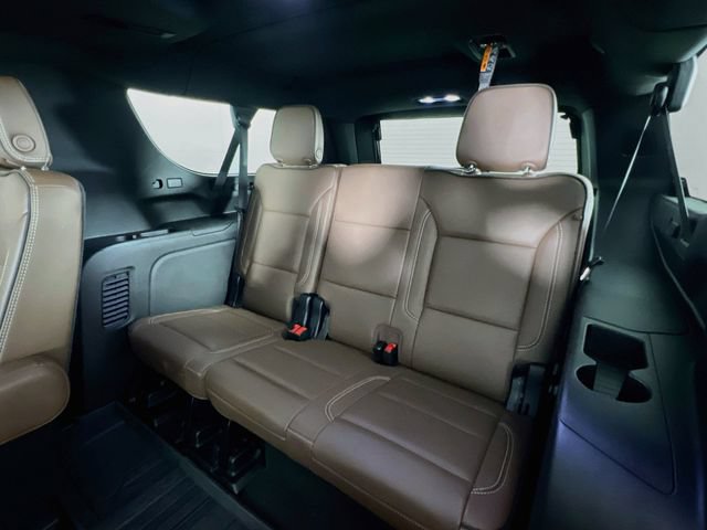 Used 2025 Chevrolet Suburban High Country AWD/4WD image 38